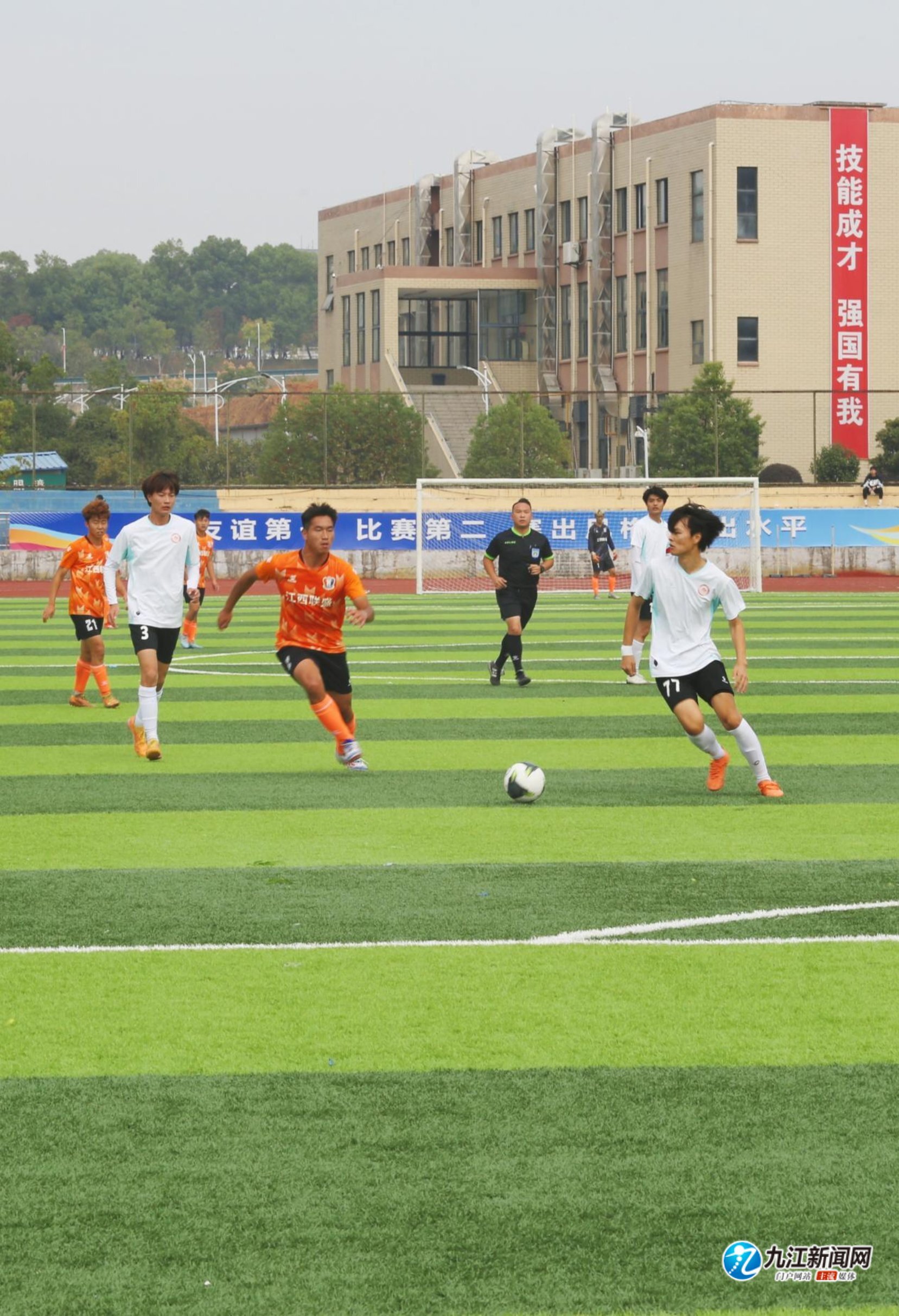 季的表现依 季的表现依